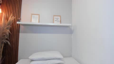 Snapshot of lana_jonnes_ chatting on 10/28/25, 02:37 Lana igauroraaaaaaaaa 1 online show from 10/28/25, 02:37