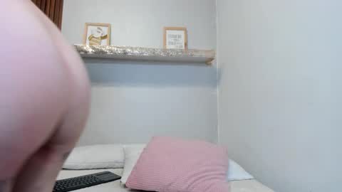 Snapshot of lana_jonnes_ chatting on 12/16/25, 10:48 Lana igauroraaaaaaaaa 1 online show from 12/16/25, 10:48