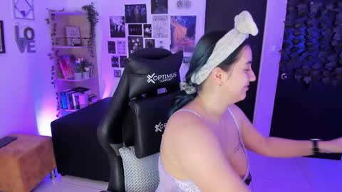 lanaherondale_ online show from 11/25/25, 09:09