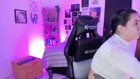 lanaherondale_ online show from 11/27/25, 09:22