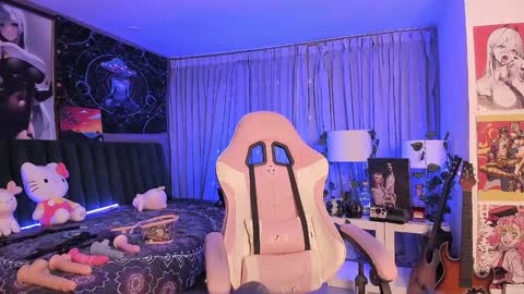 Snapshot of lanakyutt chatting on 12/29/24, 11:50 L A N A online show from 12/29/24, 11:50
