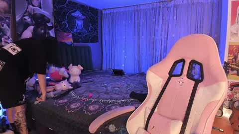 Snapshot of lanakyutt chatting on 01/10/25, 11:29 L A N A online show from 01/10/25, 11:29