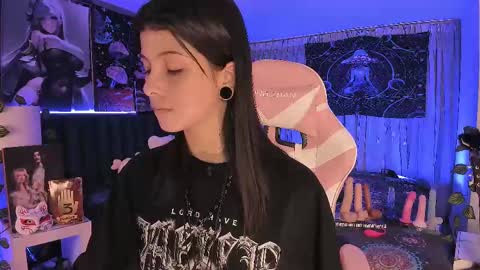 Snapshot of lanakyutt chatting on 03/04/25, 11:32 L A N A online show from 03/04/25, 11:32