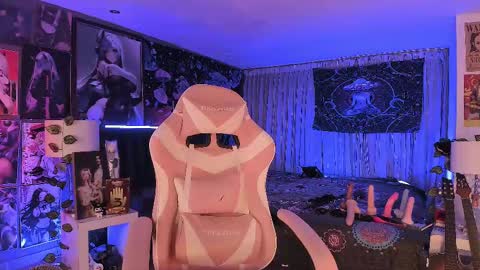 Snapshot of lanakyutt chatting on 03/10/25, 01:12 L A N A online show from 03/10/25, 01:12