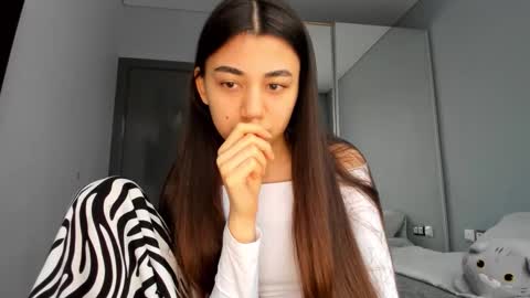 Snapshot of lanalandd chatting on 12/17/25, 01:28 Lana online show from 12/17/25, 01:28