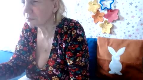 Snapshot of lanalovelyqueen chatting on 06/26/26, 07:57 LovelyQueen online show from 06/26/26, 07:57