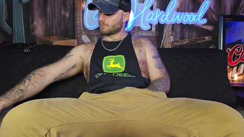 Snapshot of lancehardwood222 chatting on 01/02/25, 01:38 LANCE online show from 01/02/25, 01:38