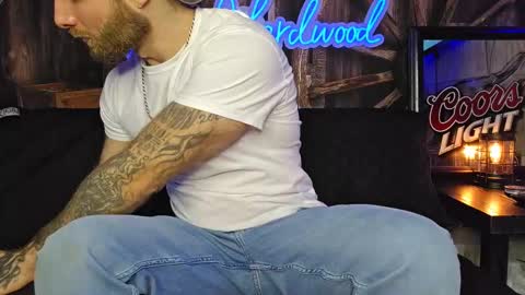 Snapshot of lancehardwood222 chatting on 03/07/25, 01:42 LANCE online show from 03/07/25, 01:42