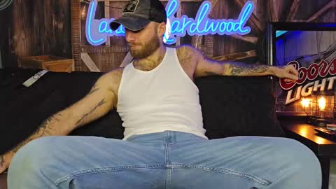 Snapshot of lancehardwood222 chatting on 03/08/25, 01:28 LANCE online show from 03/08/25, 01:28