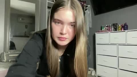 lanelizzie348 online show from 09/17/25, 02:02