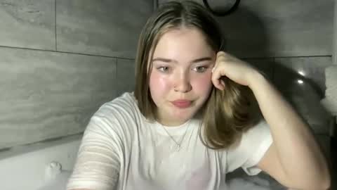 Snapshot of lanelizzie348 chatting on 04/08/26, 02:22 lanelizzie348 online show from 04/08/26, 02:22