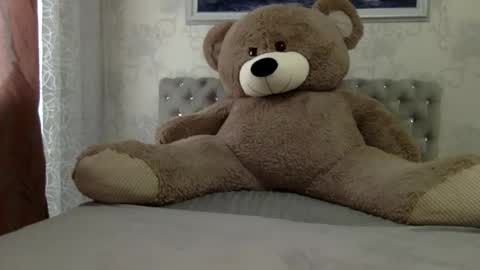 langoria online show from 04/08/26, 12:05