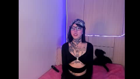 Snapshot of lanibloom_ chatting on 10/30/25, 12:34 Lani Bloom  online show from 10/30/25, 12:34