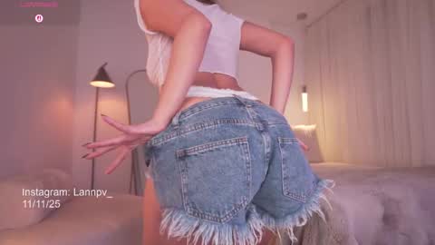 Snapshot of lanie__ chatting on 11/11/25, 11:16 Lan online show from 11/11/25, 11:16