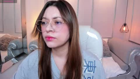 Snapshot of lanna18_ chatting on 09/15/25, 11:43 Lanna online show from 09/15/25, 11:43