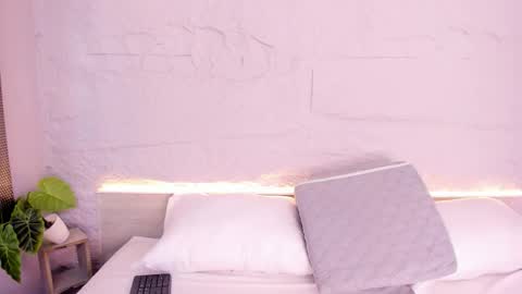 Lanna online show from 12/22/25, 11:51