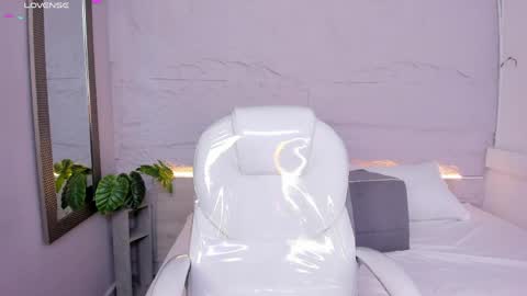 Snapshot of lanna_18_ chatting on 04/25/26, 11:46 Lanna online show from 04/25/26, 11:46