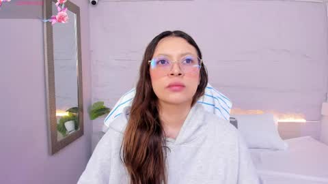 Snapshot of lanna_18_ chatting on 04/29/26, 11:47 Lanna online show from 04/29/26, 11:47