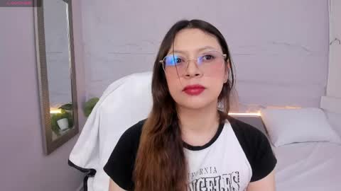 Snapshot of lanna_18_ chatting on 04/30/26, 11:27 Lanna online show from 04/30/26, 11:27