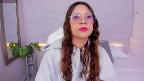 Snapshot of lanna_18_ chatting on 05/13/26, 11:40 Lanna online show from 05/13/26, 11:40