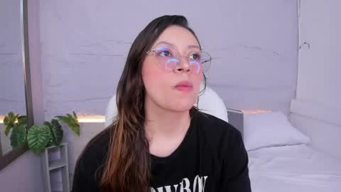 Snapshot of lanna_18_ chatting on 05/19/26, 12:00 Lanna online show from 05/19/26, 12:00