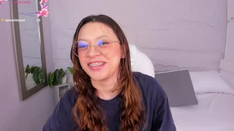Snapshot of lanna_18_ chatting on 05/21/26, 12:01 Lanna online show from 05/21/26, 12:01