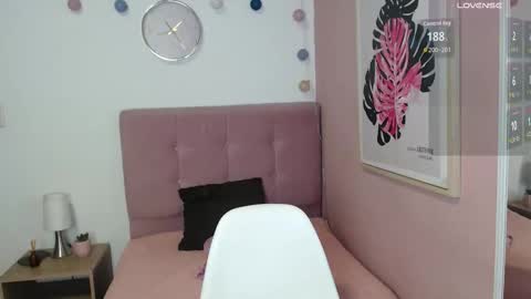 Lanna online show from 10/31/25, 01:34