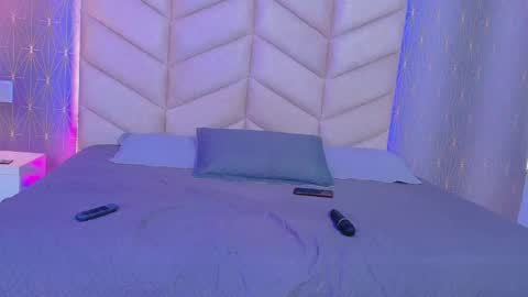Snapshot of lanna_rossii chatting on 10/20/25, 02:17 L A N N A ---- online show from 10/20/25, 02:17