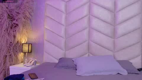 Snapshot of lanna_rossii chatting on 10/21/25, 12:39 L A N N A ---- online show from 10/21/25, 12:39