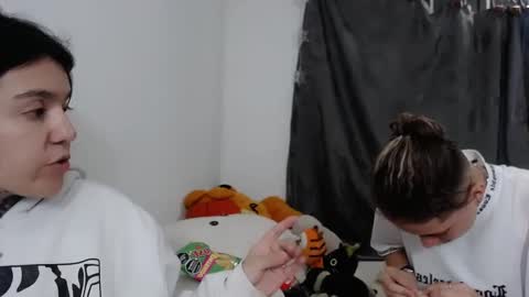 Snapshot of lannie_gonzales chatting on 01/12/25, 02:35 LANNIE online show from 01/12/25, 02:35