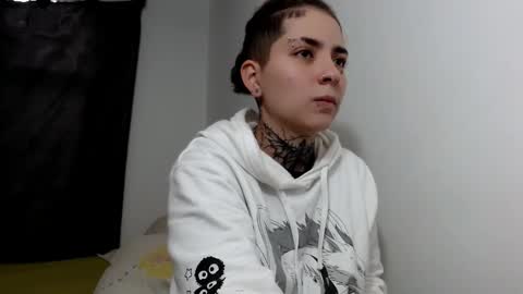 Snapshot of lannie_gonzales chatting on 03/04/25, 09:43 LANNIE online show from 03/04/25, 09:43