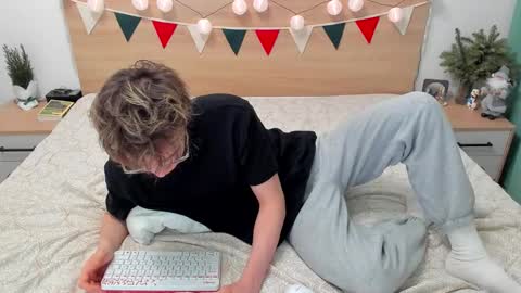 Fandi online show from 01/10/25, 01:09