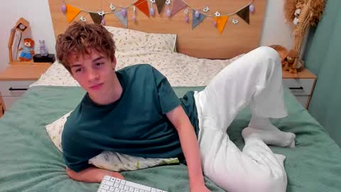 Fandi online show from 02/16/26, 12:01