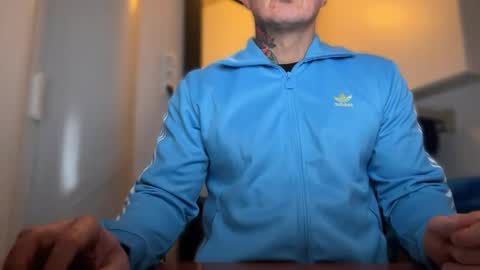 Snapshot of lanzarote6 chatting on 01/17/25, 09:49 BDSM online show from 01/17/25, 09:49