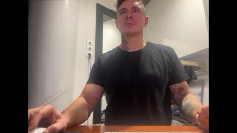 Snapshot of lanzarote6 chatting on 09/16/25, 02:51 BDSM online show from 09/16/25, 02:51