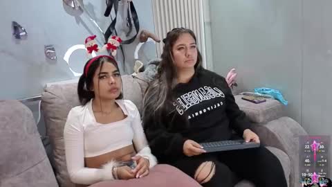 Snapshot of lara_as chatting on 11/28/25, 11:51 lara_as online show from 11/28/25, 11:51