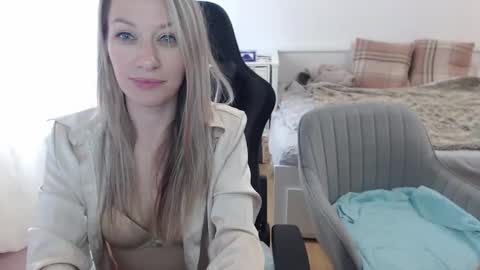 Lara online show from 09/13/25, 11:21