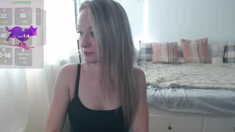 Lara online show from 09/15/25, 02:28