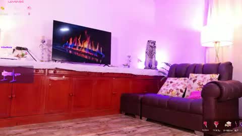 Snapshot of lara_giraldo chatting on 06/12/26, 11:25 Hello Guys I am Lara Giraldo WELCOME To my room online show from 06/12/26, 11:25