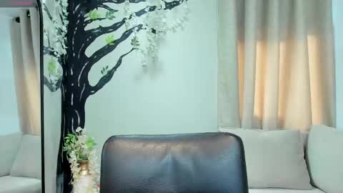      700  200   online show from 10/18/25, 07:03