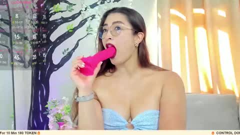      700  200   online show from 11/10/25, 07:57