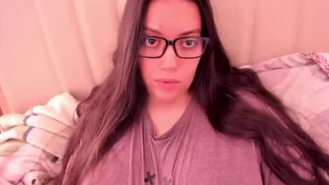 Snapshot of laracamille chatting on 04/19/26, 02:27 lara online show from 04/19/26, 02:27