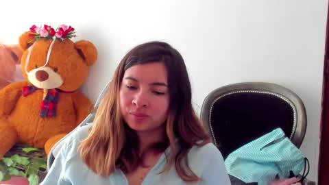 Snapshot of laracat18 chatting on 05/03/26, 01:50 Lara online show from 05/03/26, 01:50