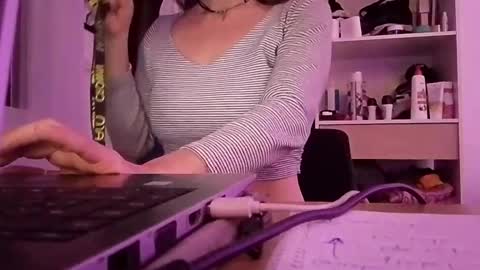 larafox22 online show from 04/10/26, 08:57