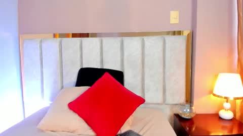  Lara Gold  online show from 10/31/25, 07:37