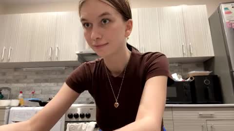 lara online show from 03/28/26, 07:24