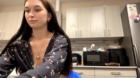 lara online show from 04/01/26, 07:11