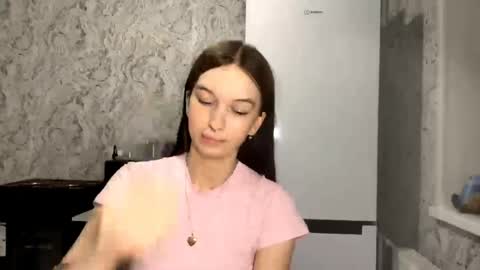 lara online show from 04/18/26, 08:20