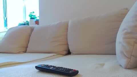 LaraKanes online show from 12/16/25, 10:53