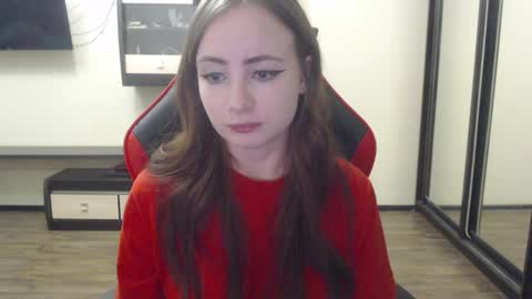 Snapshot of laralianna chatting on 12/22/24, 10:04 Laralianna online show from 12/22/24, 10:04